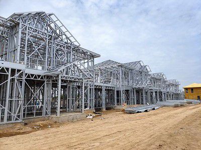 المشاريع الإنشائية بهياكل فولاذية خفيفة
