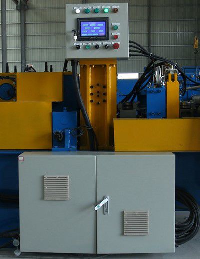 نظام التحكم PLC، المصممة خصوصاً لنظام التخريم الآلي للمدادة على شكل C.