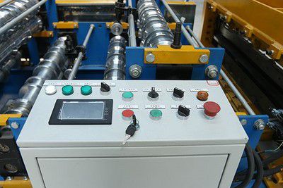 يمكن اختيار نظام التحكم PLC من شركة Schneider، Siemens، و Delta